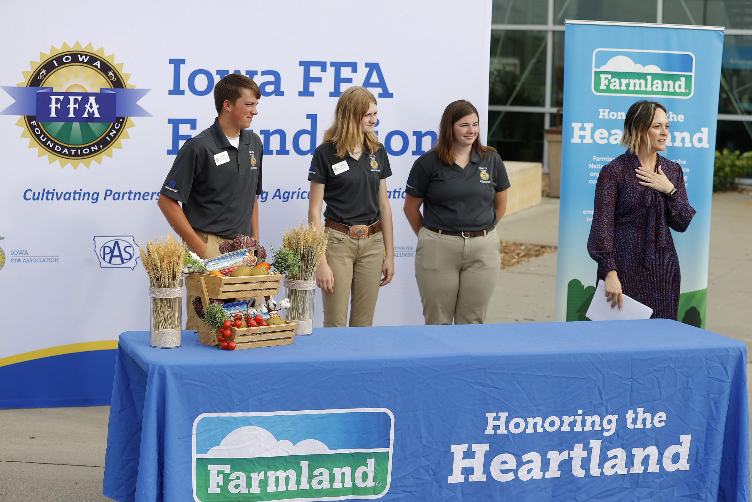 Iowa FFA Association receives 5,000 donation from Farmland Iowa