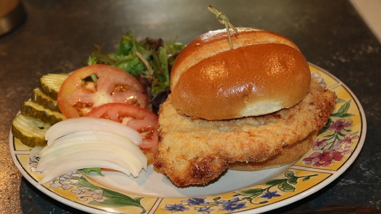 Iowa Pork celebrates #Porktober20 by naming top tenderloin sandwich