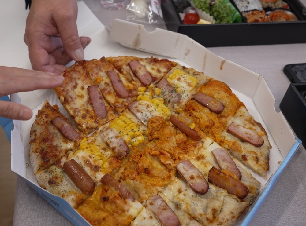 Korea-Sausage-Pizza-Photo-version-1