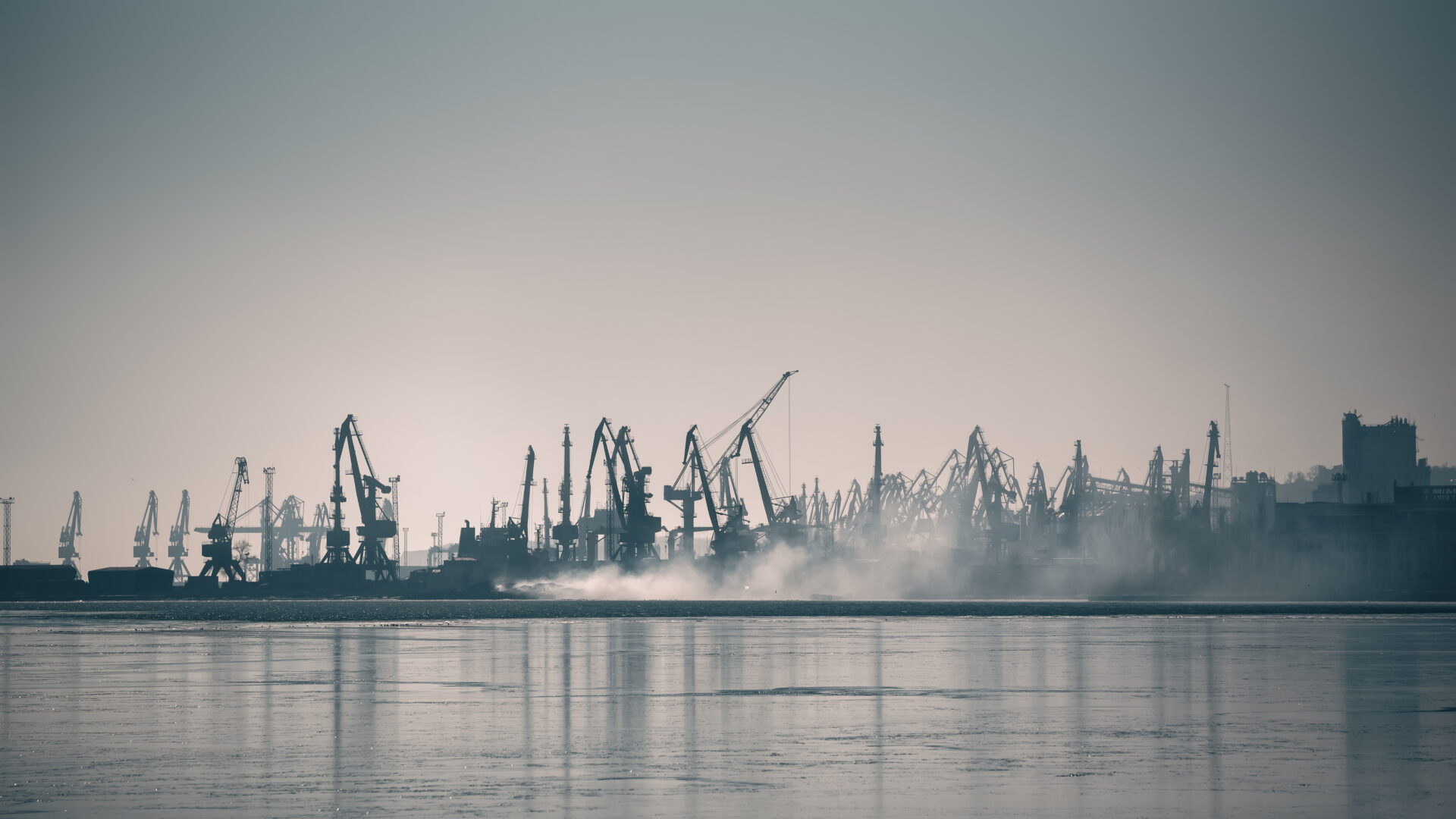 AdobeStock-1171560199-Ukraine-Russia-Port-Attack
